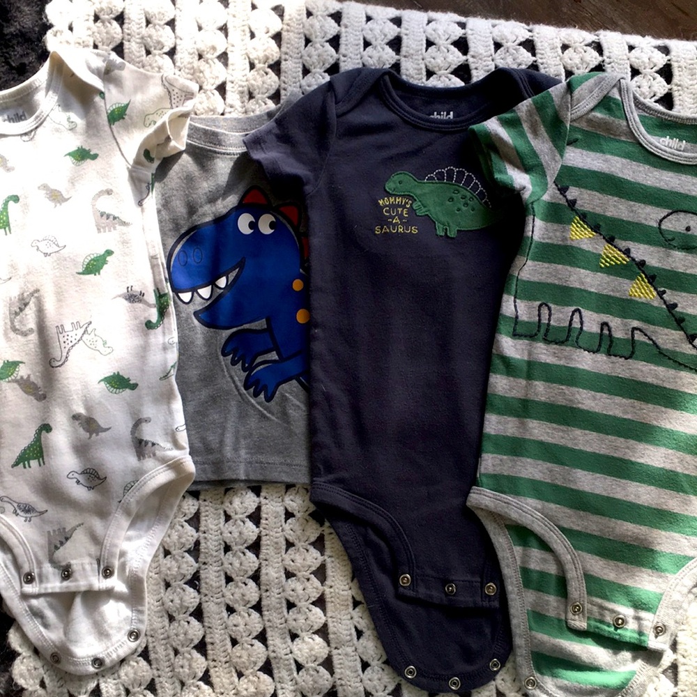 3 toddler boys dinosaurs onesies and one long sleeve Dino tee sz 18 mo